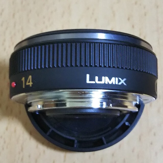 Panasonic(パナソニック)のLumix パンケーキレンズ H-H014 スマホ/家電/カメラのカメラ(レンズ(単焦点))の商品写真