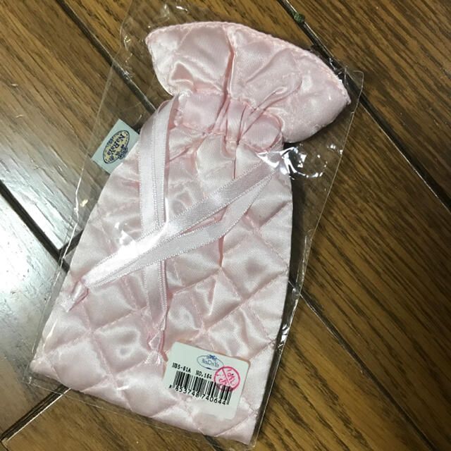【新品・未開封・日本未入荷】Naraya ナラヤ 巾着型サテンポーチ(ピンク) レディースのファッション小物(ポーチ)の商品写真