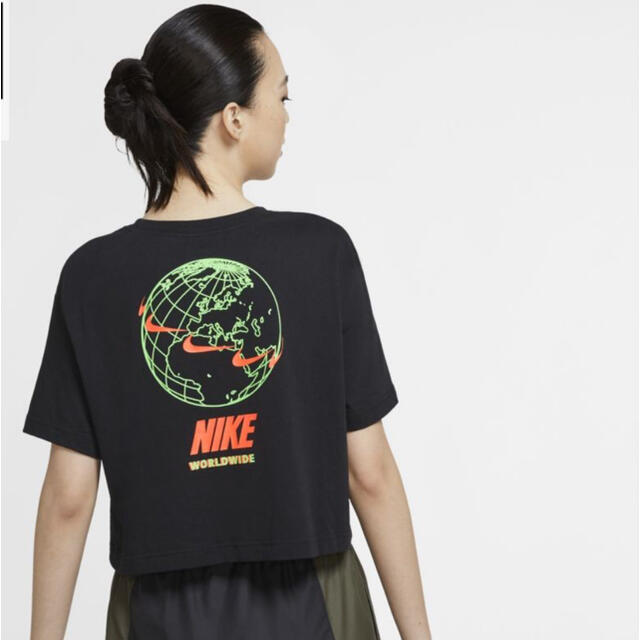 NIKE(ナイキ)のウィメンズ クロップド TシャツNIKE アパレル レディースのトップス(Tシャツ(半袖/袖なし))の商品写真