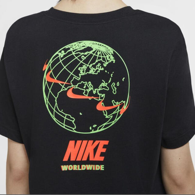 NIKE(ナイキ)のウィメンズ クロップド TシャツNIKE アパレル レディースのトップス(Tシャツ(半袖/袖なし))の商品写真