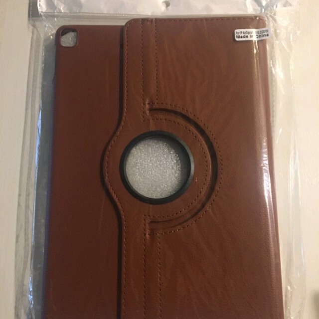 iPadケース　カバー　ブラウン　アイパッド　タブレット　第7世代　第8世代 スマホ/家電/カメラのスマホアクセサリー(iPadケース)の商品写真