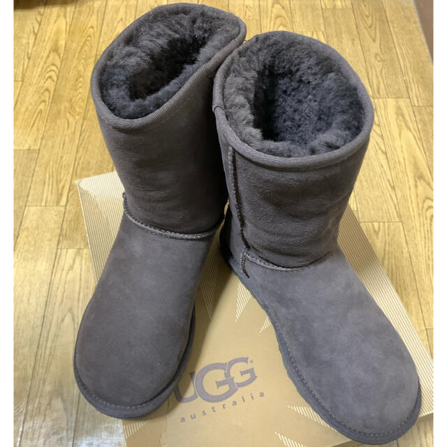 UGG ムートンブーツ　クラシック　ショート5825