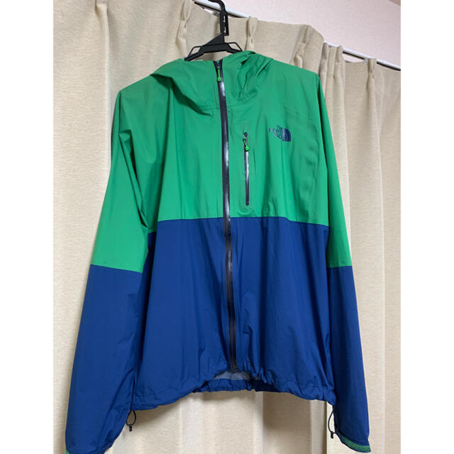 THE NORTH FACE(ザノースフェイス)のTHE NORTH FACE TRIUMPH JACKET NP11321 メンズのジャケット/アウター(マウンテンパーカー)の商品写真