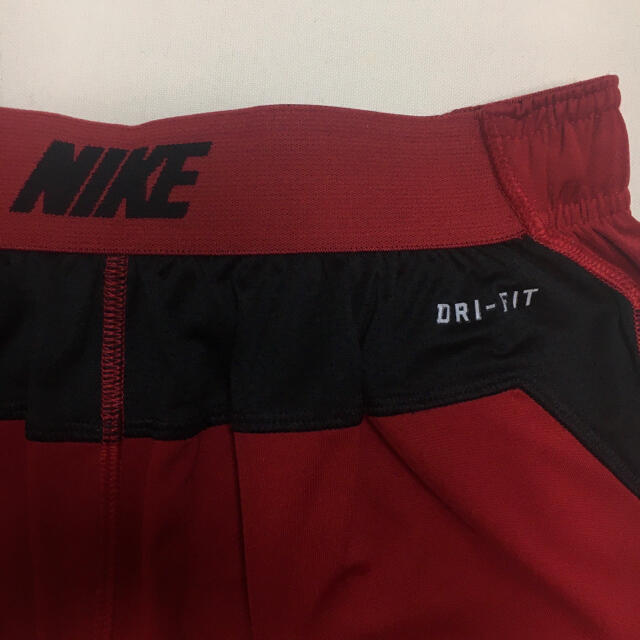 NIKE(ナイキ)のNIKE ナイキ スポーツ ハーフ パンツ DRY-FIT レッド Lサイズ メンズのパンツ(ショートパンツ)の商品写真