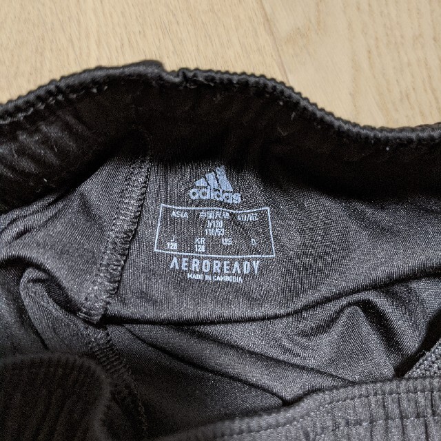 adidas(アディダス)のアディダス　トレーニングパンツ　120 キッズ/ベビー/マタニティのキッズ服男の子用(90cm~)(パンツ/スパッツ)の商品写真