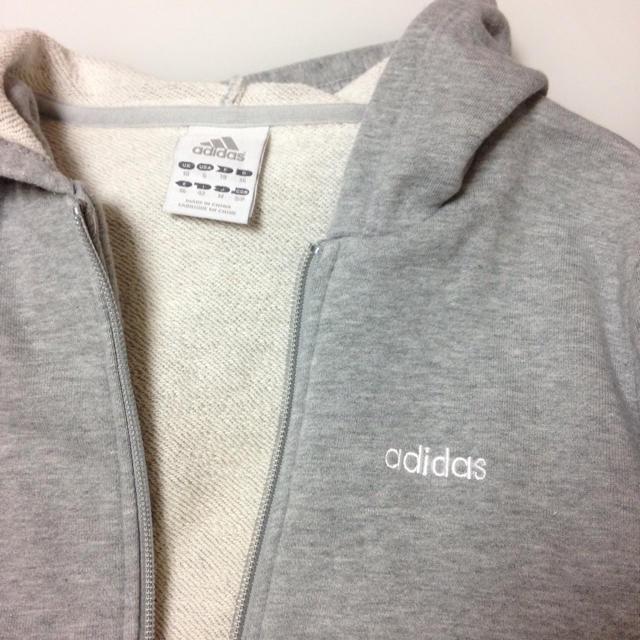 adidas(アディダス)の【アディダス】【パーカー 】【グレー】【送料込】 レディースのトップス(パーカー)の商品写真