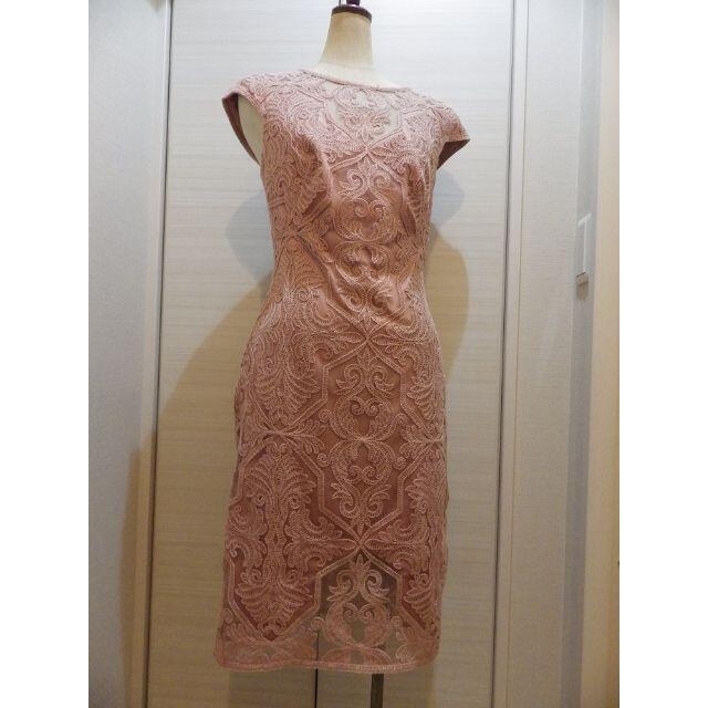 Tadashi Shoji タダシショージ ピンクボタニカル柄ワンピース2 - ひざ