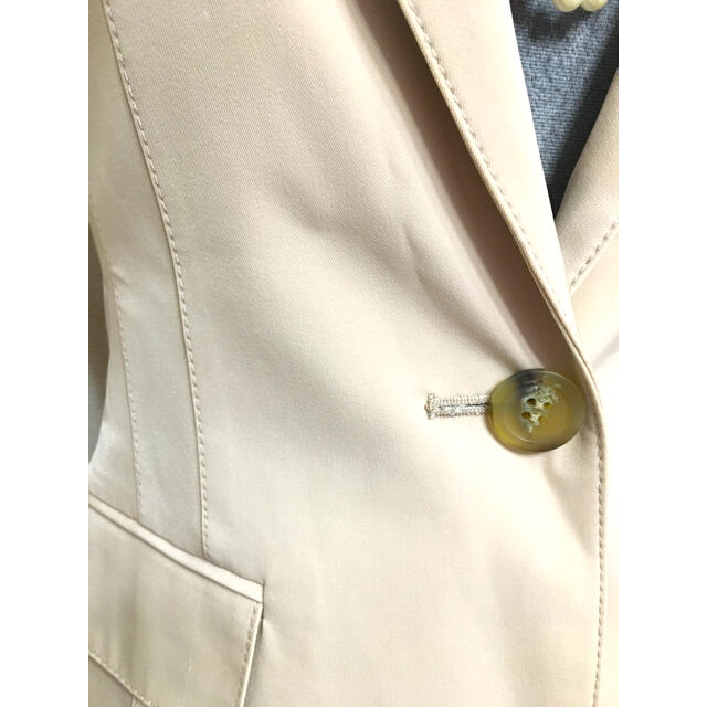 UNTITLED(アンタイトル)の美品❣️アンタイトル　着痩せみえジャケット レディースのジャケット/アウター(テーラードジャケット)の商品写真