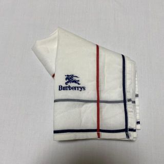 バーバリー(BURBERRY)のBurberrys ハンカチ　ホワイト　ホース刺繍　中古やや難あり(ハンカチ)