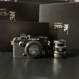 オリンパス(OLYMPUS)の【美品】OLYMPUS PEN−F 12F2.0 レンズキット BLACK(ミラーレス一眼)