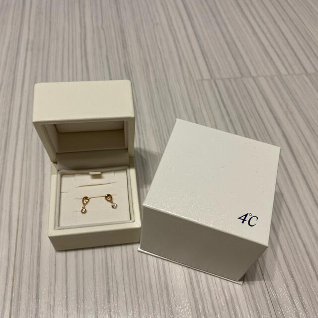 4℃ ピアス