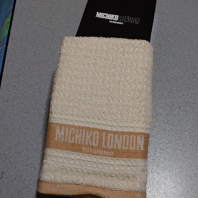 MICHIKO LONDON(ミチコロンドン)の【新品未使用】MICHIKO LONDON フェイスタオル インテリア/住まい/日用品の日用品/生活雑貨/旅行(タオル/バス用品)の商品写真