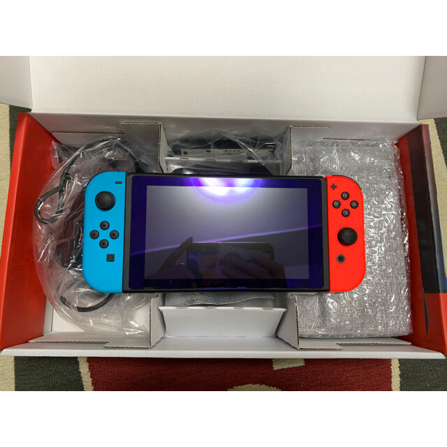 Nintendo Switch(ニンテンドースイッチ)の【美品完備品】新型Nintendo switch  本体 エンタメ/ホビーのゲームソフト/ゲーム機本体(家庭用ゲーム機本体)の商品写真