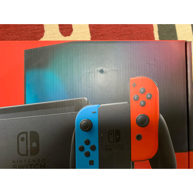 Nintendo Switch(ニンテンドースイッチ)の【美品完備品】新型Nintendo switch  本体 エンタメ/ホビーのゲームソフト/ゲーム機本体(家庭用ゲーム機本体)の商品写真