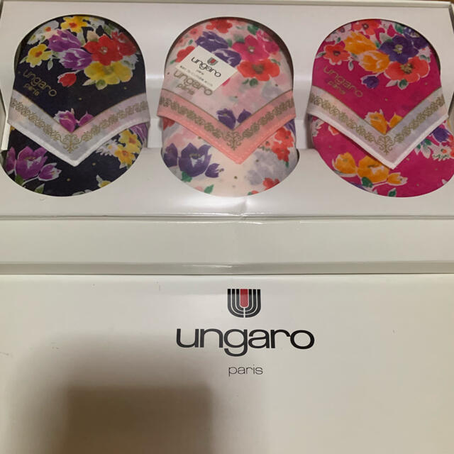 emanuel ungaro(エマニュエルウンガロ)のungaro ハンカチ3枚セット レディースのファッション小物(ハンカチ)の商品写真