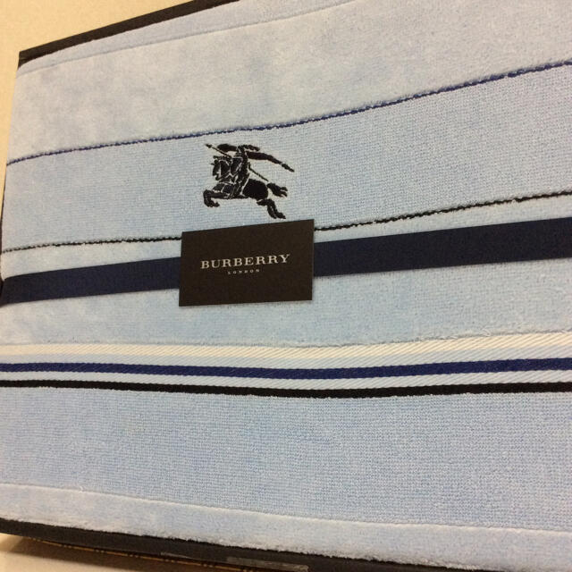 BURBERRY(バーバリー)のバーバリー タオルケット 日本製 ブルー系 未使用品 箱から出して発送します！ インテリア/住まい/日用品の寝具(布団)の商品写真