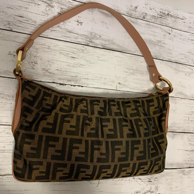 FENDI - フェンディ FENDI ズッカ ワンショルダーバッグ 正規品 極美品