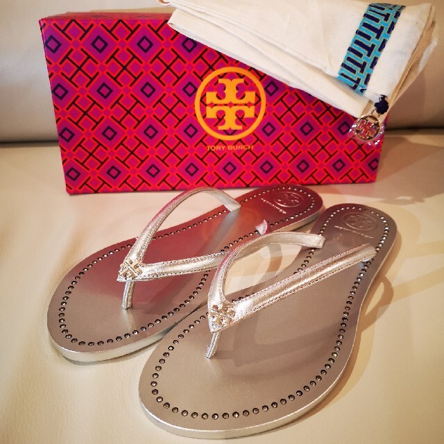 Tory Burch(トリーバーチ)のトリーバーチ リアーナ トング サンダル シルバー レディースの靴/シューズ(サンダル)の商品写真