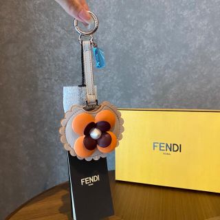 フェンディ(FENDI)の専用ページ【新品】FENDI フェンディ ミラー付 バッグチャーム/キーホルダー(キーホルダー)