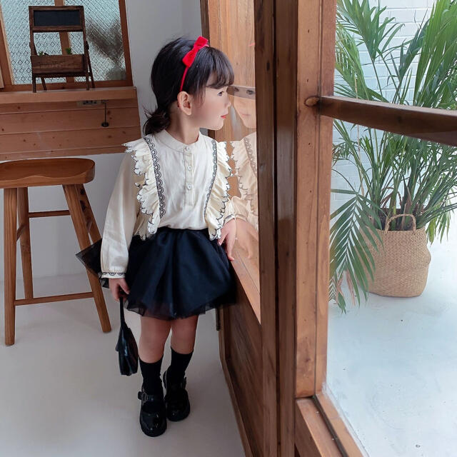 韓国子供服 ボリュームフリルブラウス 90cm キッズ/ベビー/マタニティのキッズ服女の子用(90cm~)(ブラウス)の商品写真