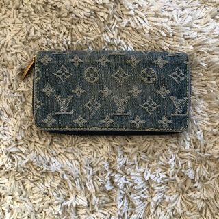 ルイヴィトン(LOUIS VUITTON)のモノグラムデニム ジッピーウォレット(財布)