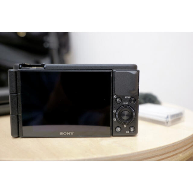 SONY(ソニー)のSony ZV-1 G  （シューティンググリップ＋予備バッテリーセット） スマホ/家電/カメラのカメラ(コンパクトデジタルカメラ)の商品写真