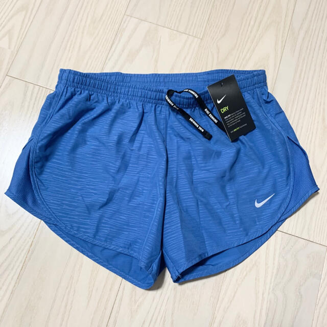 NIKE(ナイキ)のNIKE ショーパン　S〜Mサイズ レディースのパンツ(ショートパンツ)の商品写真