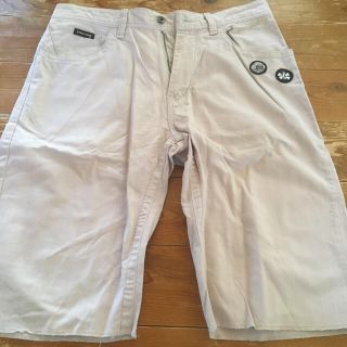 ボルコム(volcom)のVOLCOM 短パン　サイズ32(ショートパンツ)