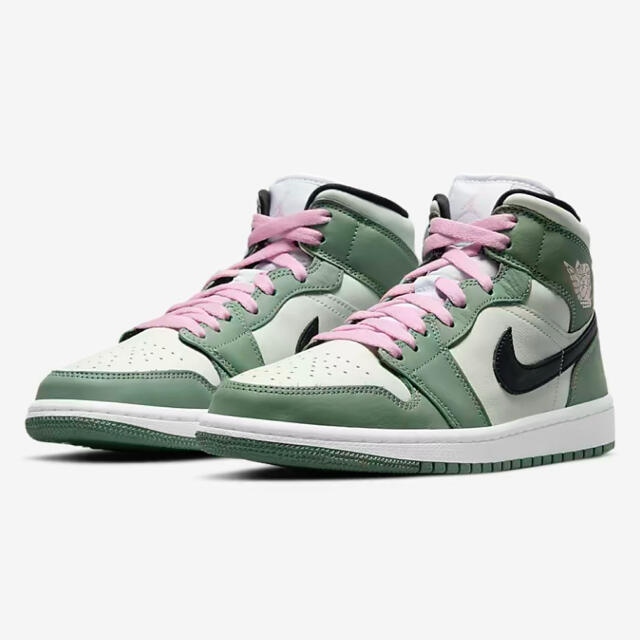 NIKE(ナイキ)のNIKE WMNS AIR JORDAN 1 MID SE レディースの靴/シューズ(スニーカー)の商品写真