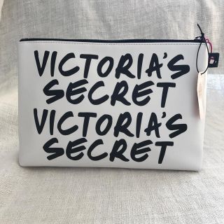 ヴィクトリアズシークレット(Victoria's Secret)の■新品■Victoria‘s secret ロゴ入りホワイトブラック大きめポーチ(ポーチ)