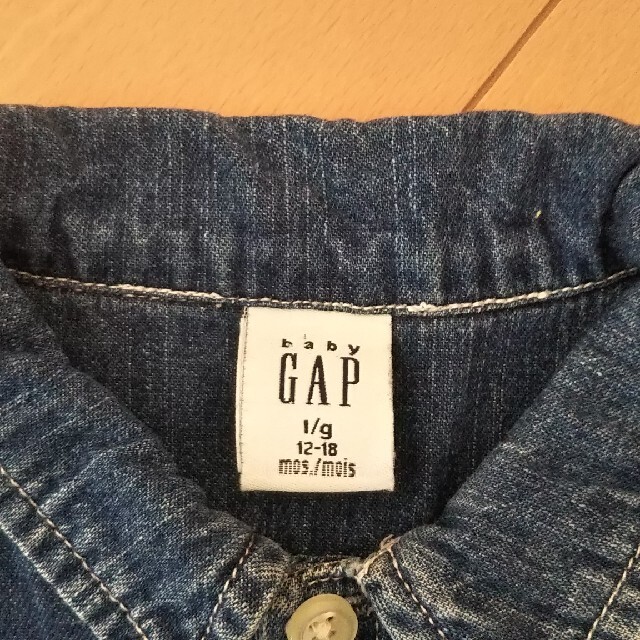 GAP(ギャップ)のギャップシャツ80 キッズ/ベビー/マタニティのベビー服(~85cm)(シャツ/カットソー)の商品写真