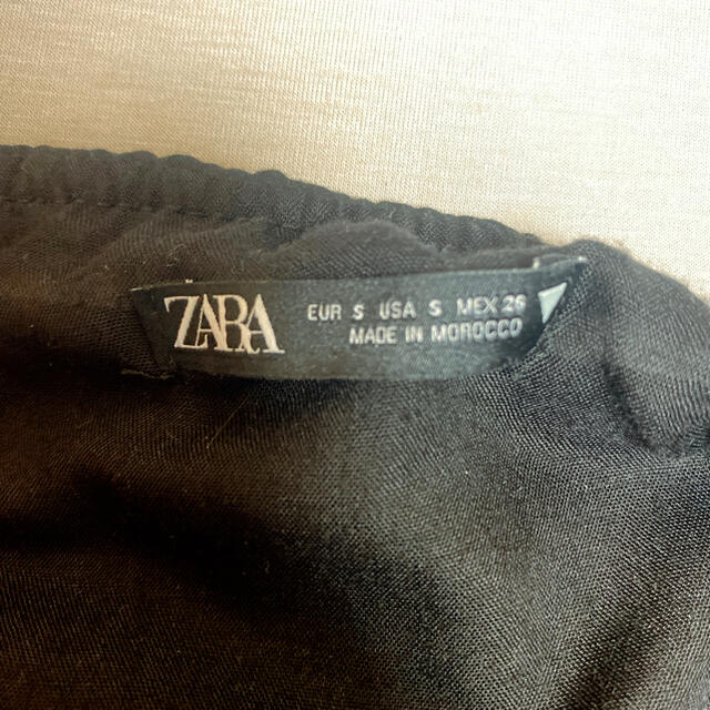 ZARA(ザラ)のカットアウト入り ロングワンピース ZARA レディースのワンピース(ロングワンピース/マキシワンピース)の商品写真