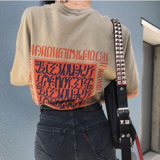 juemi MACCIU TYPO T カーキ(Tシャツ(半袖/袖なし))