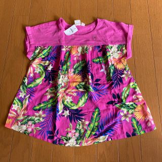 ギャップ(GAP)の新品　タグつき　GAP ピンクの花柄Tシャツ　130cm(Tシャツ/カットソー)