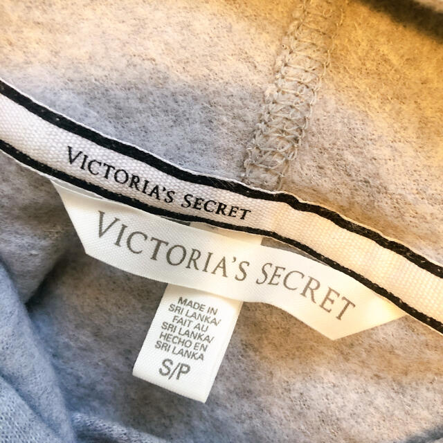 Victoria's Secret(ヴィクトリアズシークレット)の【美品】VICTORIA’S SECRET　半袖パーカー レディースのトップス(パーカー)の商品写真