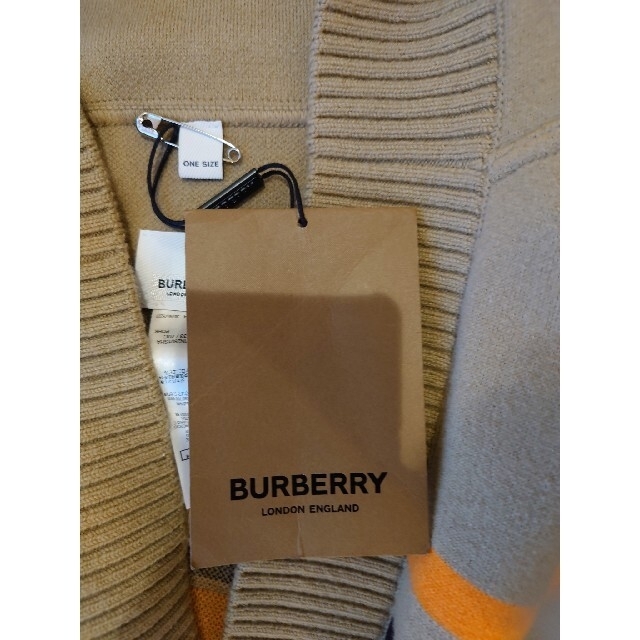 BURBERRY(バーバリー)のBURBERRY　モノグラムモチーフインターシャウールカシミアブレンドケープ レディースのジャケット/アウター(ポンチョ)の商品写真