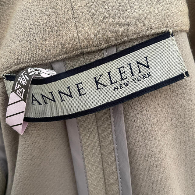 ANNE KLEIN(アンクライン)のグレージュジャケット レディースのジャケット/アウター(テーラードジャケット)の商品写真