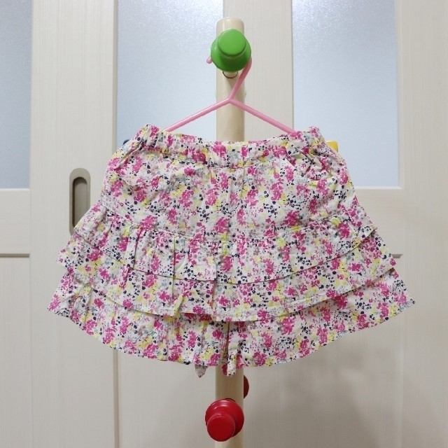 BeBe(ベベ)のBeBe 花柄 キュロット スカート 110 キッズ/ベビー/マタニティのキッズ服女の子用(90cm~)(スカート)の商品写真