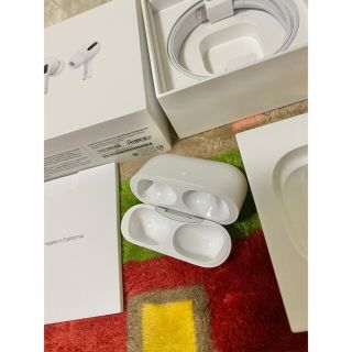 アップル(Apple)のApple AirPods Pro 充電器 本体 正規品 (ヘッドフォン/イヤフォン)