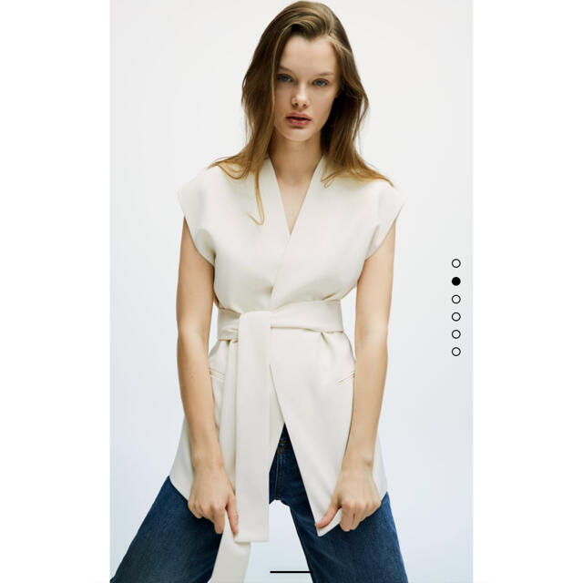 ZARA(ザラ)のZARA ベルテッドオーバーサイズベスト　M-L レディースのトップス(ベスト/ジレ)の商品写真