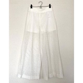 ザラ(ZARA)の美品 ZARA ホワイトレースワイドパンツ(カジュアルパンツ)