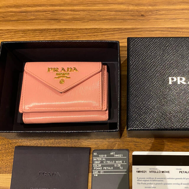 PRADA(プラダ)のプラダ　三つ折り財布　 レディースのファッション小物(財布)の商品写真