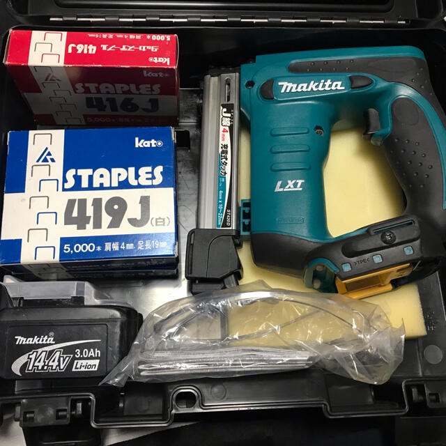 マキタ makita 充電式タッカ ST420D 【超ポイントバック祭】 10780円