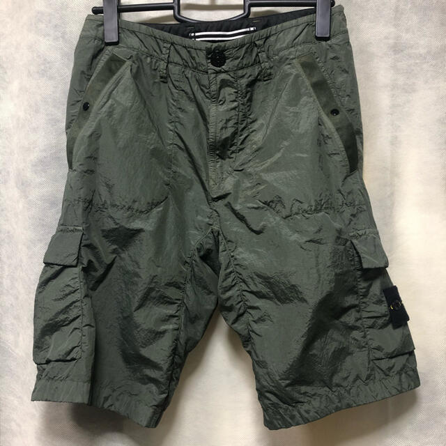 STONE ISLAND(ストーンアイランド)のstone island size 28 ナイロンメタルショートパンツ メンズのパンツ(ショートパンツ)の商品写真