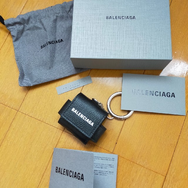 Balenciaga(バレンシアガ)のBALENCIAGAﾊﾞﾚﾝｼｱｶﾞAirPodsケースｷｰﾎﾙﾀﾞｷｰｹｰｽ メンズのファッション小物(キーケース)の商品写真