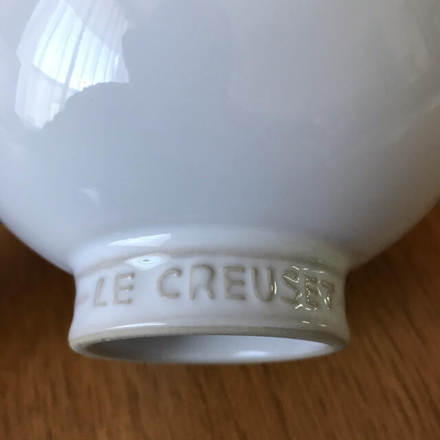 LE CREUSET(ルクルーゼ)のルクルーゼ　チャワン　茶碗　ホワイト　レッド キッズ/ベビー/マタニティの授乳/お食事用品(プレート/茶碗)の商品写真