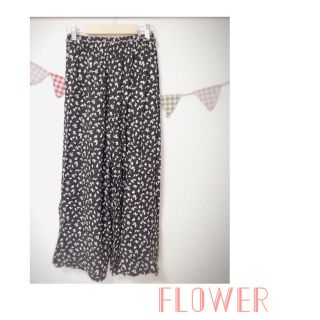 フラワー(flower)のflower 花柄ドットパンツ(カジュアルパンツ)