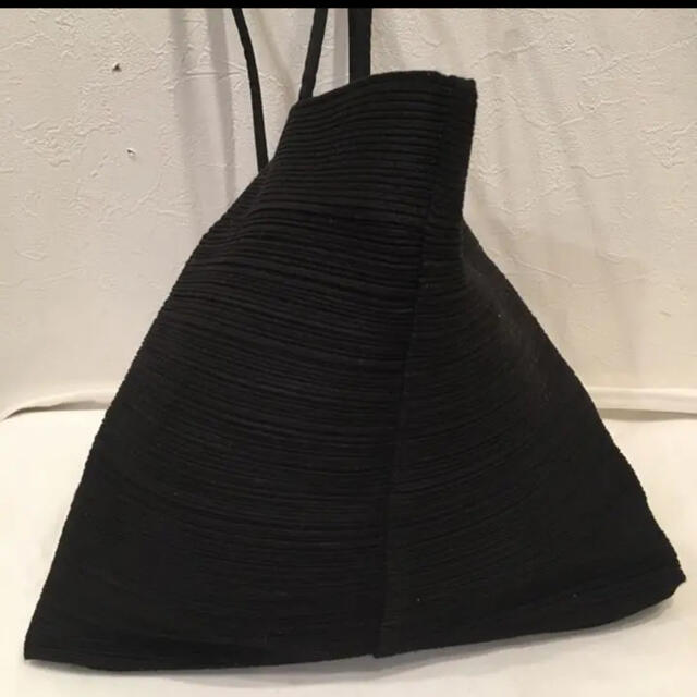 PLEATS PLEASE ISSEY MIYAKE(プリーツプリーズイッセイミヤケ)のイッセイミヤケ PLEATSPLEASE プリーツトートバッグ SAN42-28 レディースのバッグ(トートバッグ)の商品写真