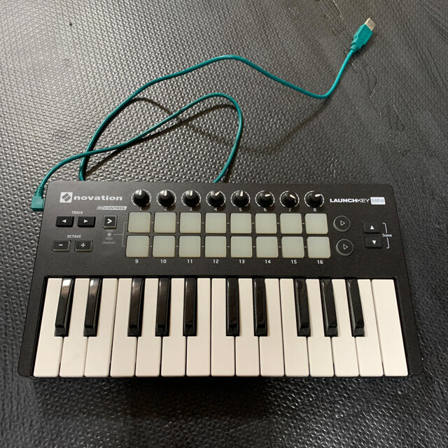 ノベーション　NOVATION MIDI キーボード