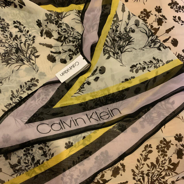 Calvin Klein(カルバンクライン)のカルバン・クライン　ストール　スカーフ レディースのファッション小物(ストール/パシュミナ)の商品写真